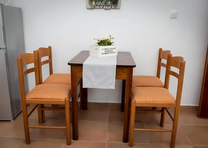 Panos Apartament *